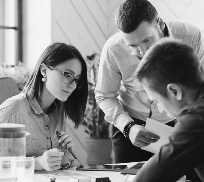 business-people-at-the-office2